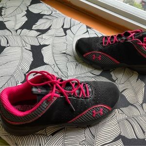 Great condition- under armour shoes 8